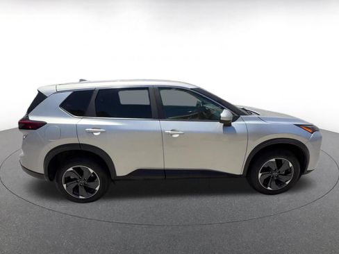 Used 2025 Nissan Rogue SV AWD/4WD image 16