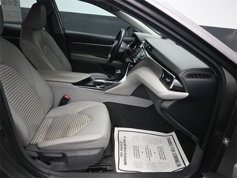 Used 2020 Toyota Camry SE image 8
