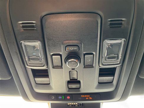 New 2025 Chevrolet Suburban High Country image 33