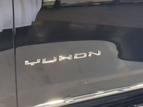 Used 2023 GMC Yukon SLT w/ SLT Premium Package AWD/4WD image 13
