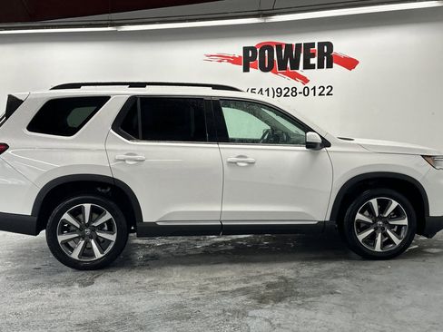 New 2025 Honda Pilot Touring image 2