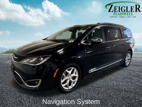 Used 2019 Chrysler Pacifica Limited FWD image 2