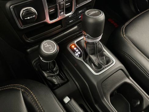 Used 2025 Jeep Gladiator Sport image 27