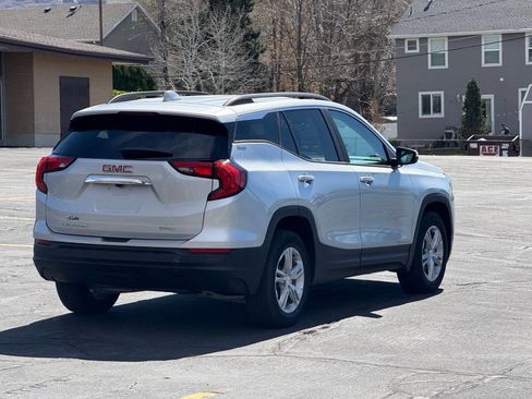 Used 2021 GMC Terrain SLE w/ Driver Convenience Package image 5