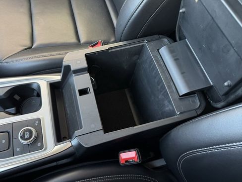 Certified 2023 Ford Explorer XLT w/ Equipment Group 202A image 21