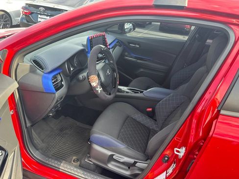 Used 2021 Toyota C-HR XLE FWD image 15