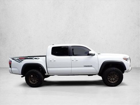 Used 2016 Toyota Tacoma TRD Off-Road AWD/4WD image 5
