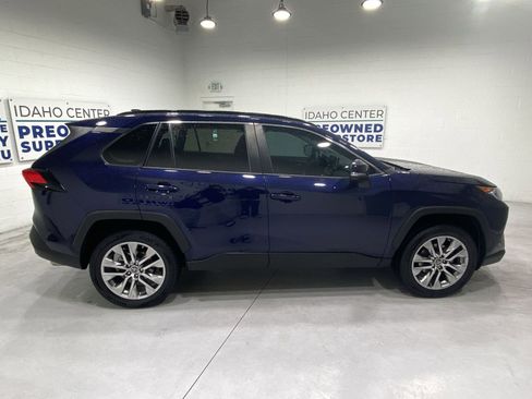 Used 2019 Toyota RAV4 XLE Premium w/ Advanced Technology Package image 9