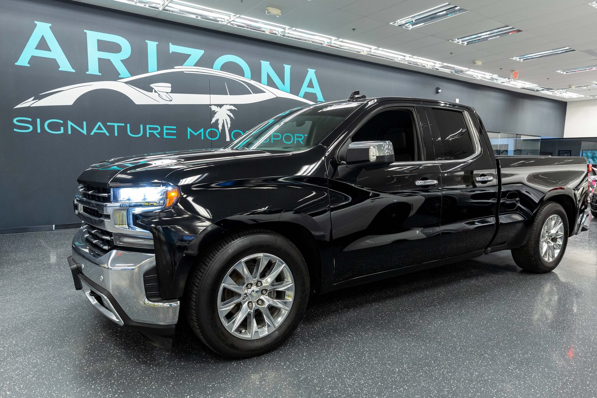 Used 2019 Chevrolet Silverado 1500 LTZ w/ LTZ Plus Package AWD/4WD image 1