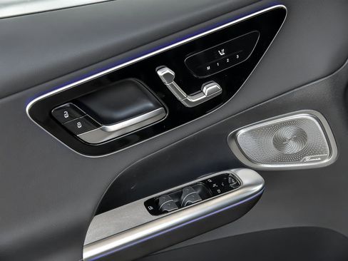 Certified 2025 Mercedes-Benz GLC 300 4MATIC image 11