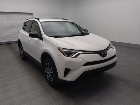 Used 2018 Toyota RAV4 LE FWD image 13