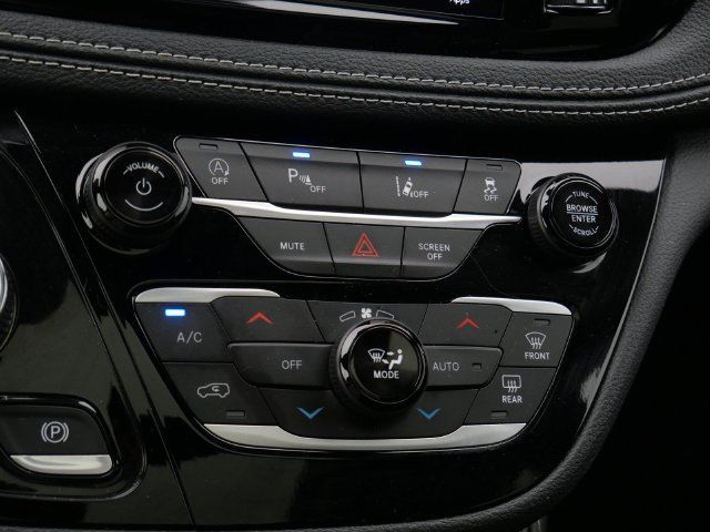 Used 2025 Chrysler Pacifica Limited FWD image 24
