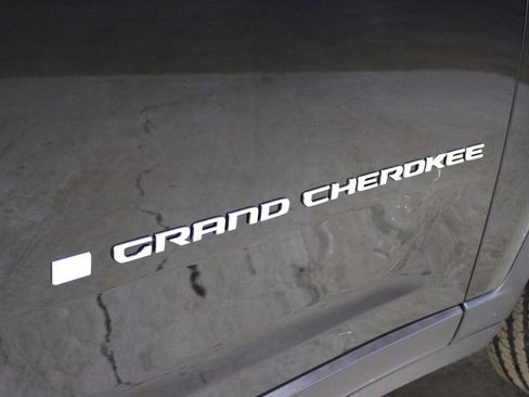 New 2025 Jeep Grand Cherokee Laredo w/ Luxury Tech Group I image 35