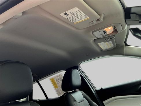 Used 2024 Chevrolet Trax LT w/ Driver Confidence Package FWD image 19