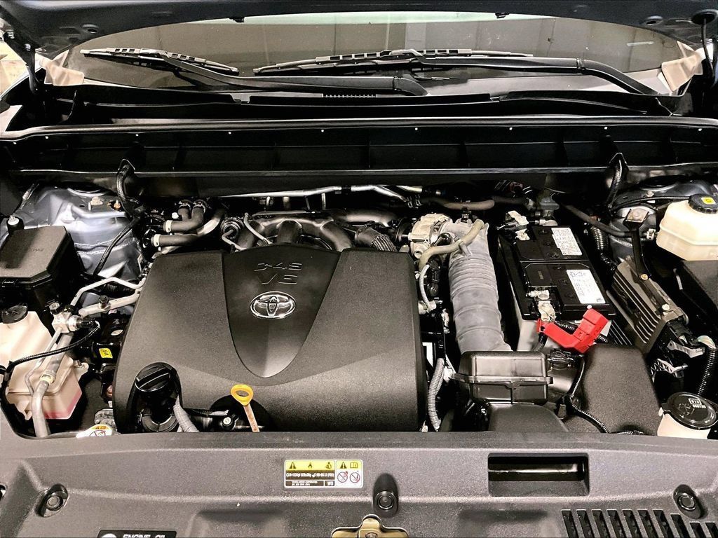 Used 2020 Toyota Highlander XLE AWD/4WD image 31