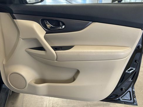 Used 2015 Nissan Rogue SV image 17