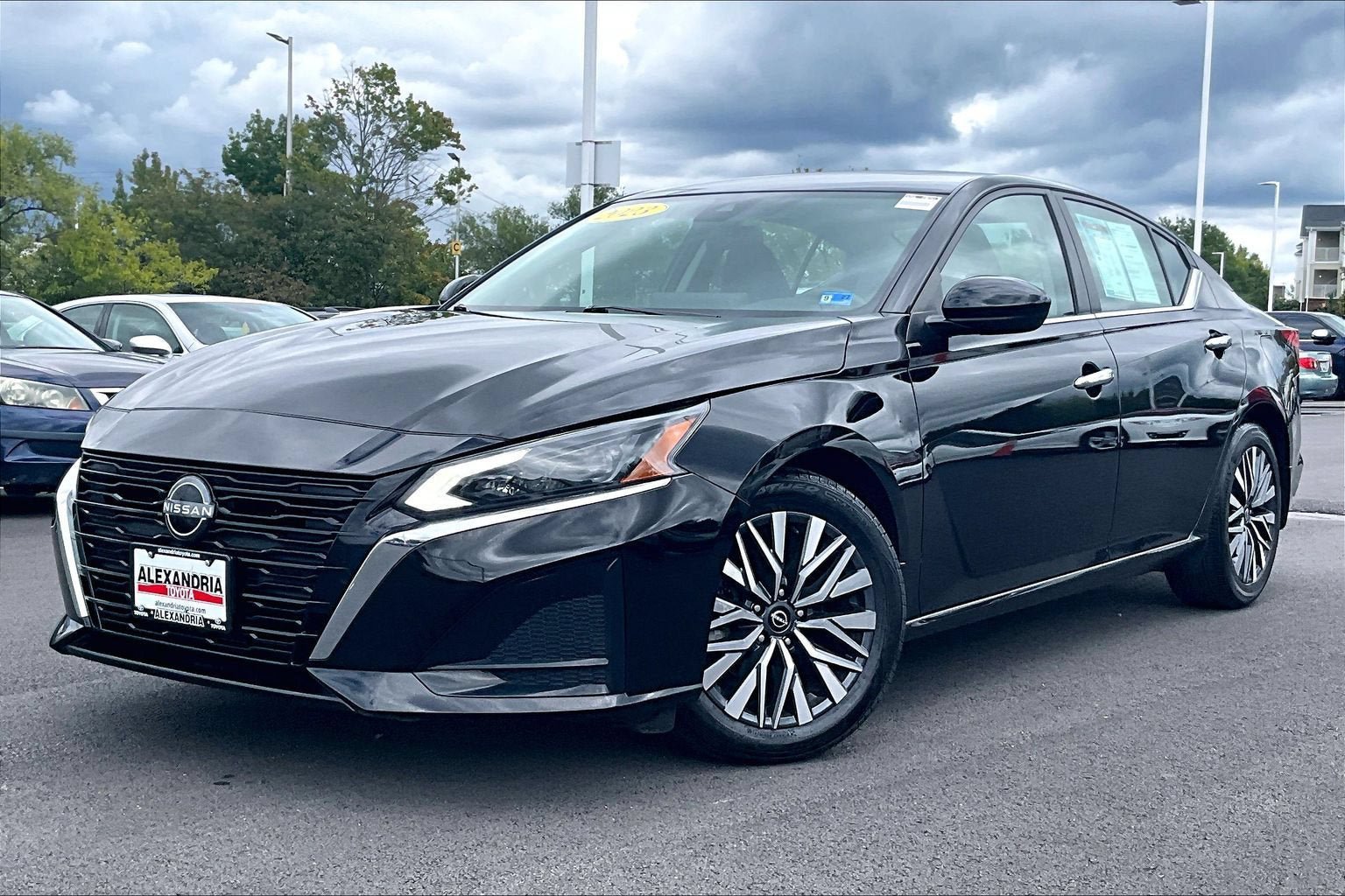 Used 2023 Nissan Altima 2.5 SV w/ SV Premium Package FWD image 1