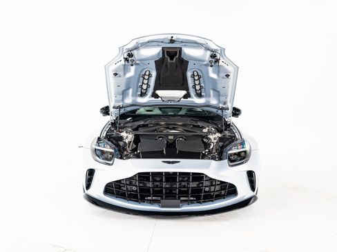 Used 2025 Aston Martin V8 Vantage Coupe RWD image 38