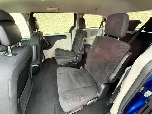 Used 2019 Dodge Grand Caravan SE w/ UConnect Hands-Free Group FWD image 18