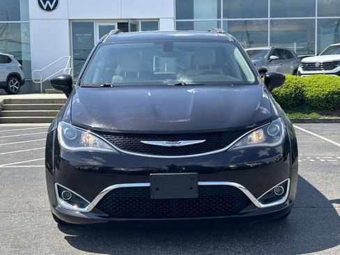 Used 2017 Chrysler Pacifica Touring-L Plus FWD image 2