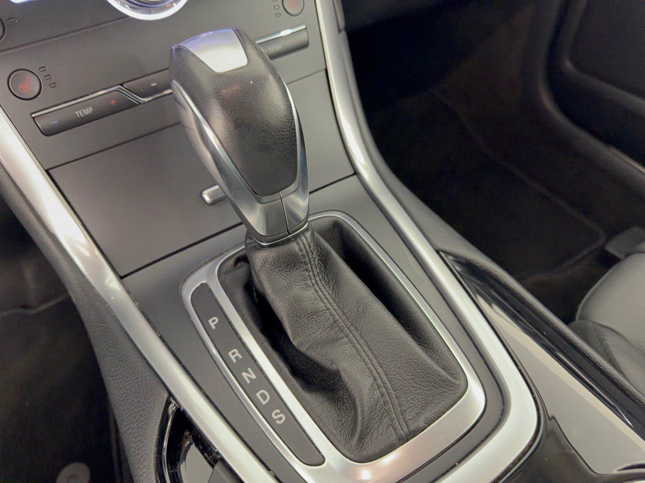 Used 2018 Ford Edge Titanium FWD image 21
