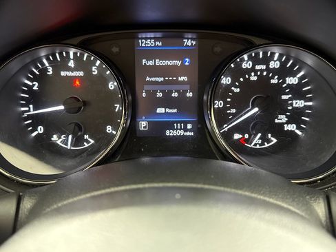 Used 2019 Nissan Rogue SV w/ Premium Package FWD image 15