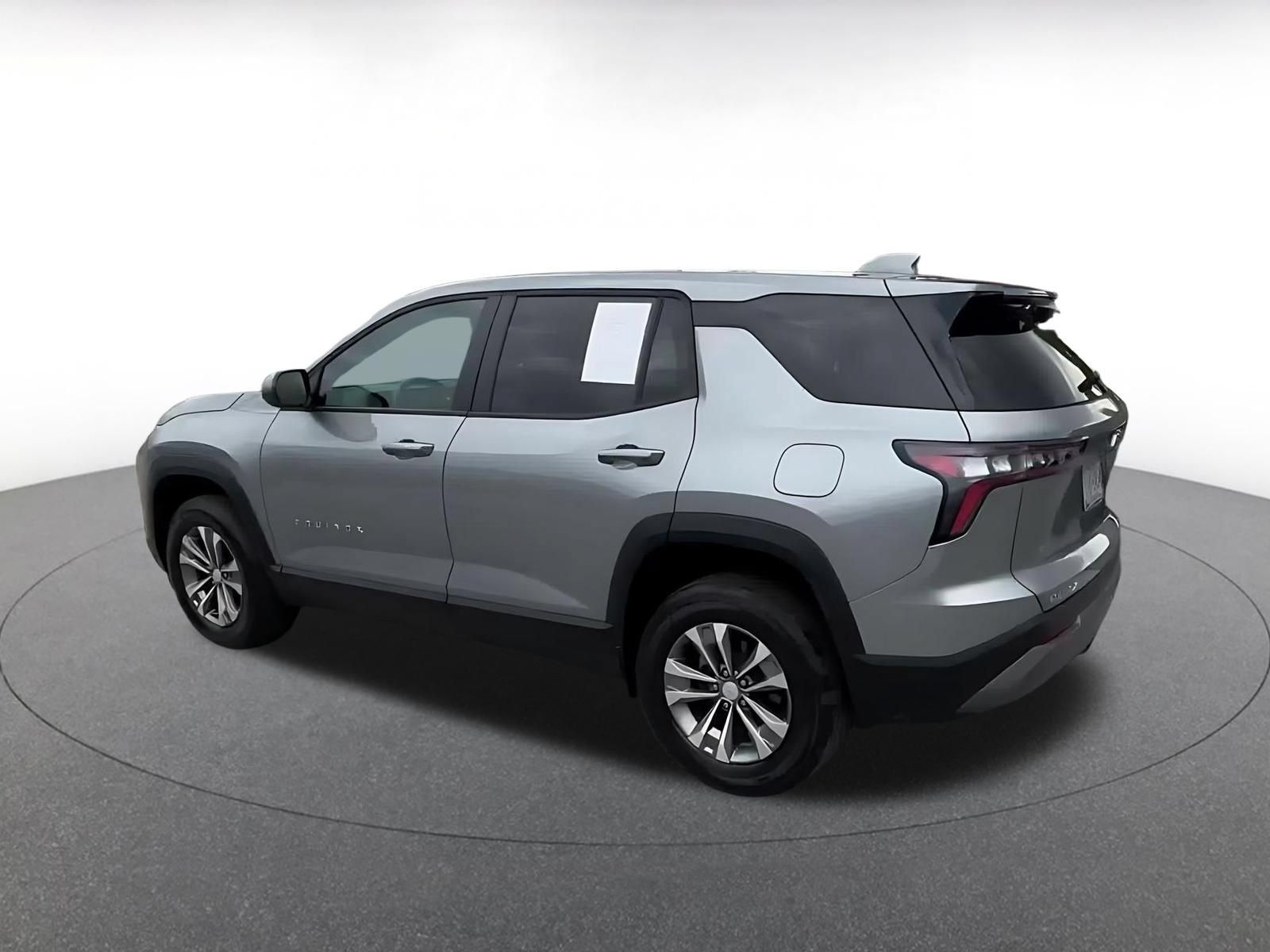 Used 2025 Chevrolet Equinox LT FWD image 9