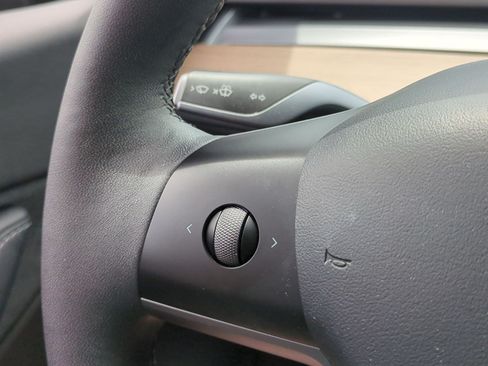 Used 2021 Tesla Model Y 2WD image 19