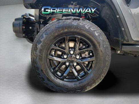 Used 2023 Jeep Gladiator Sport S image 30