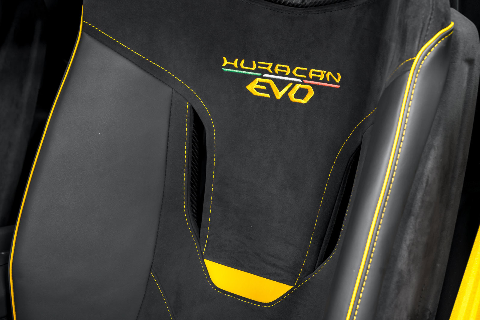 Used 2022 Lamborghini Huracan EVO RWD image 21