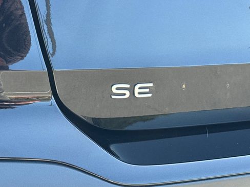 Used 2025 Volkswagen Taos SE AWD/4WD image 13