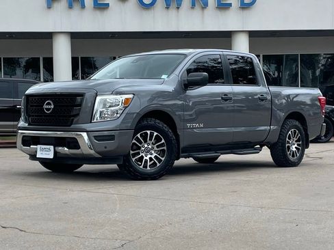Used 2024 Nissan Titan SV w/ SV Convenience Package RWD image 2