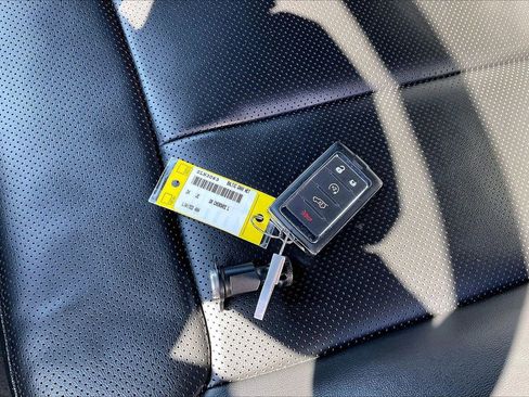 Used 2024 Jeep Grand Cherokee L Limited w/ Luxury Tech Group II image 35