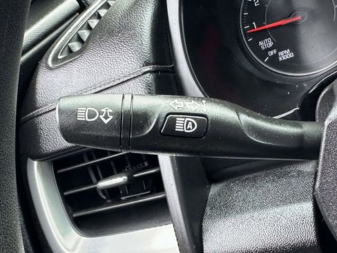 Used 2023 GMC Terrain SLE w/ Driver Convenience Package image 32