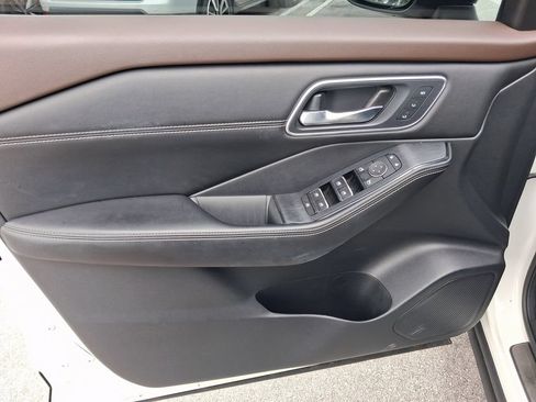 Used 2022 Nissan Rogue Platinum w/ Head-Up Display Package FWD image 16