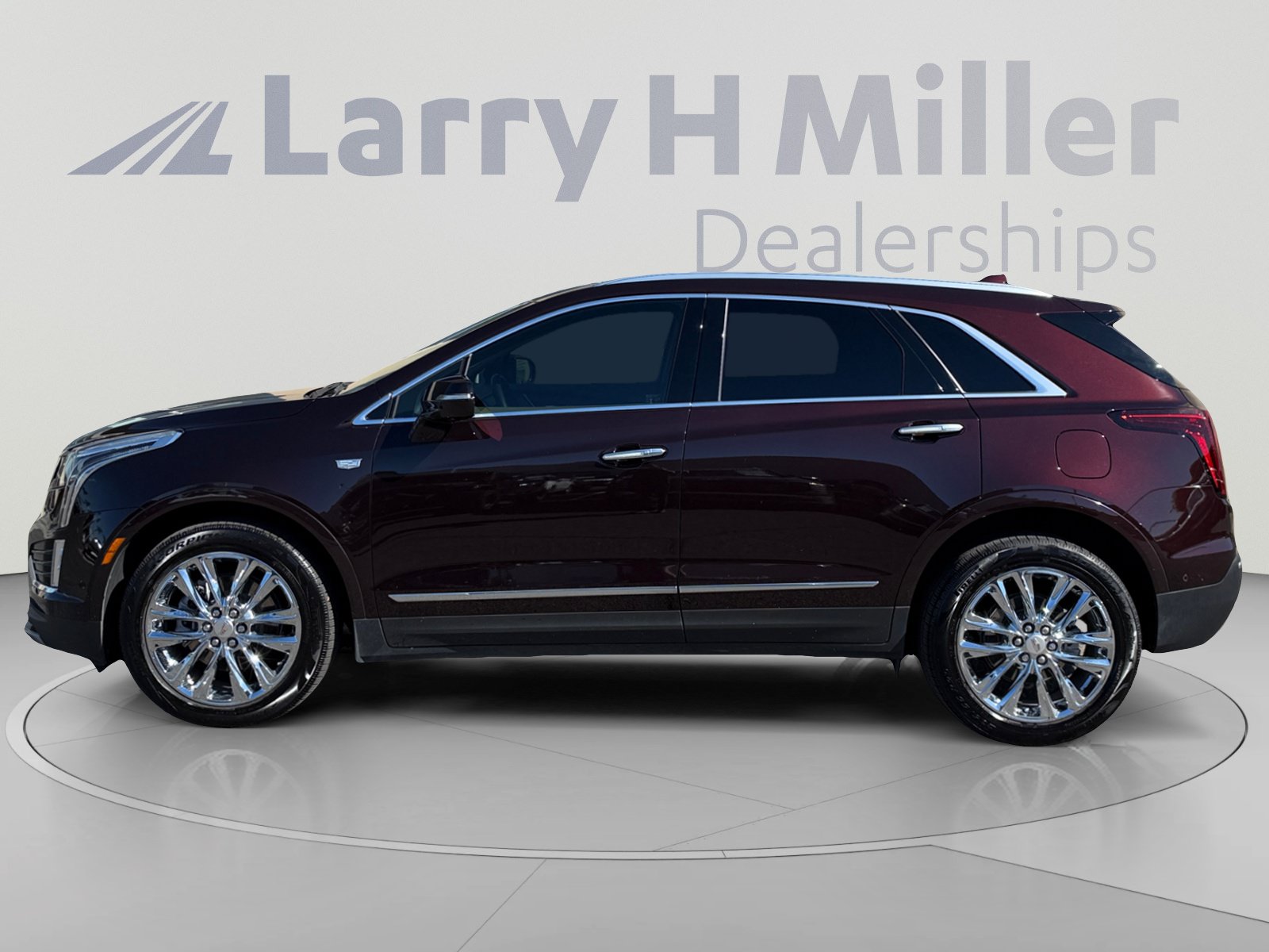 Used 2021 Cadillac XT5 Premium Luxury w/ Platinum Package AWD/4WD image 2