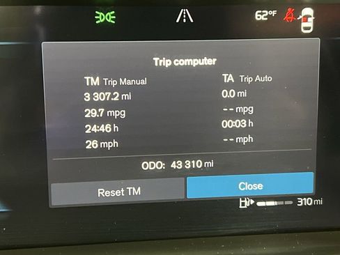 Used 2023 Volvo XC60 B5 Plus w/ Protection Package Premier image 12