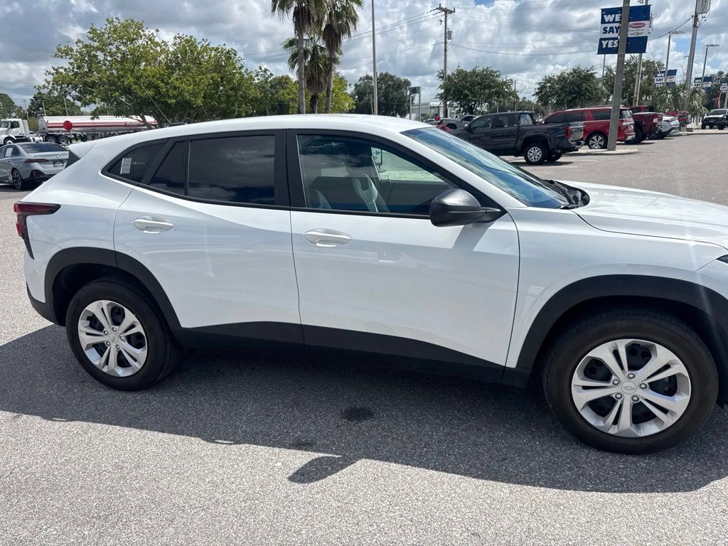 Used 2024 Chevrolet Trax LS FWD image 4