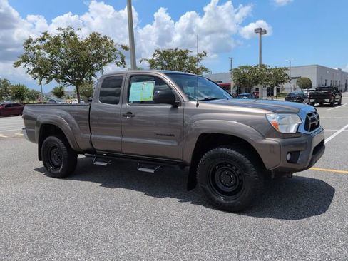 Used 2012 Toyota Tacoma PreRunner w/ SR5 Pkg RWD image 2