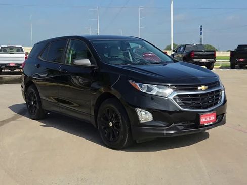 Used 2020 Chevrolet Equinox LS FWD image 2
