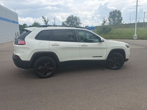 Used 2019 Jeep Cherokee Latitude Plus AWD/4WD image 7