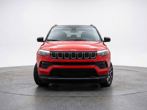 Used 2025 Jeep Compass Limited image 2