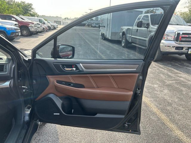 Used 2017 Subaru Outback 2.5i Touring w/ Popular Package #5A AWD/4WD image 15