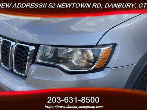 Used 2017 Jeep Grand Cherokee Limited AWD/4WD image 9