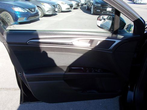 Used 2016 Ford Fusion SE w/ Equipment Group 201A image 13