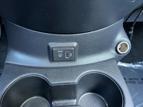 Used 2019 Nissan Versa SV FWD image 18