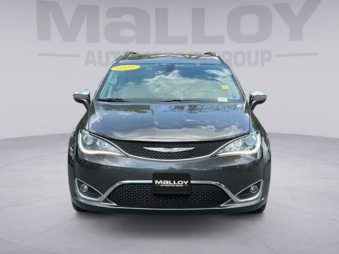Used 2017 Chrysler Pacifica Limited FWD image 8