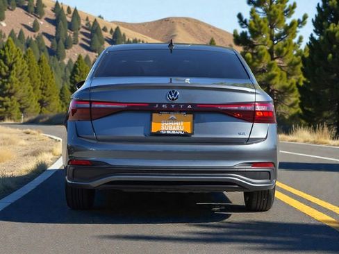 Used 2025 Volkswagen Jetta SE image 6