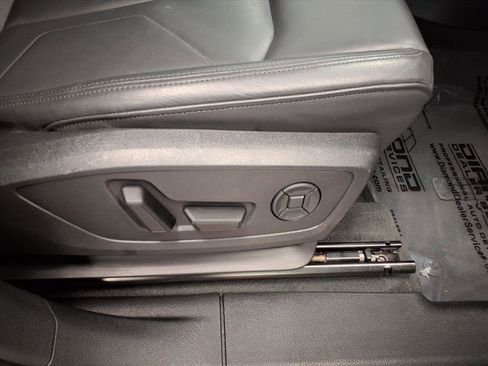 Used 2025 Audi Q3 2.0T Premium image 11