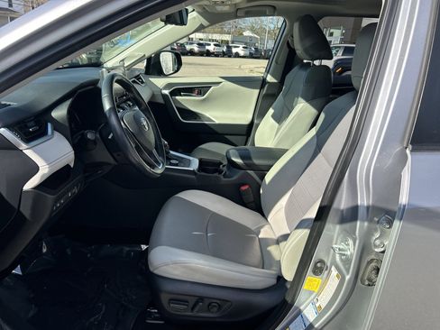 Used 2019 Toyota RAV4 Limited w/ Cold Weather Package AWD/4WD image 22